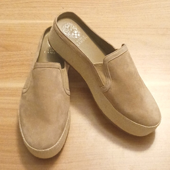 Vince Camuto "Merinney" Tortilla Suede Slip On Shoes in Size 7.5M - Picture 1 of 9